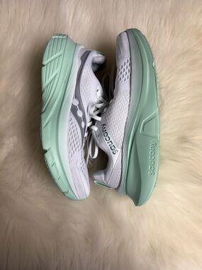 saucony